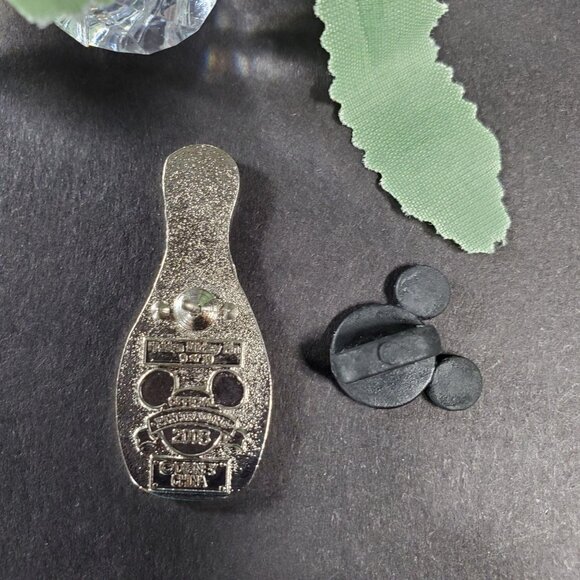 Disney Queen Heart Trading Pin Hidden Mickey Alice Wonderland Bowling Pin Brooch - Picture 3 of 5